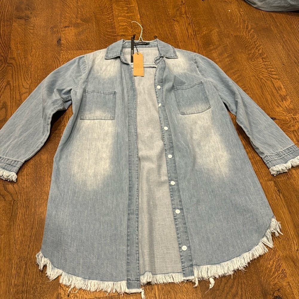 NWT Zilcremo Women’s Button Down Shirt Blue Size Medium